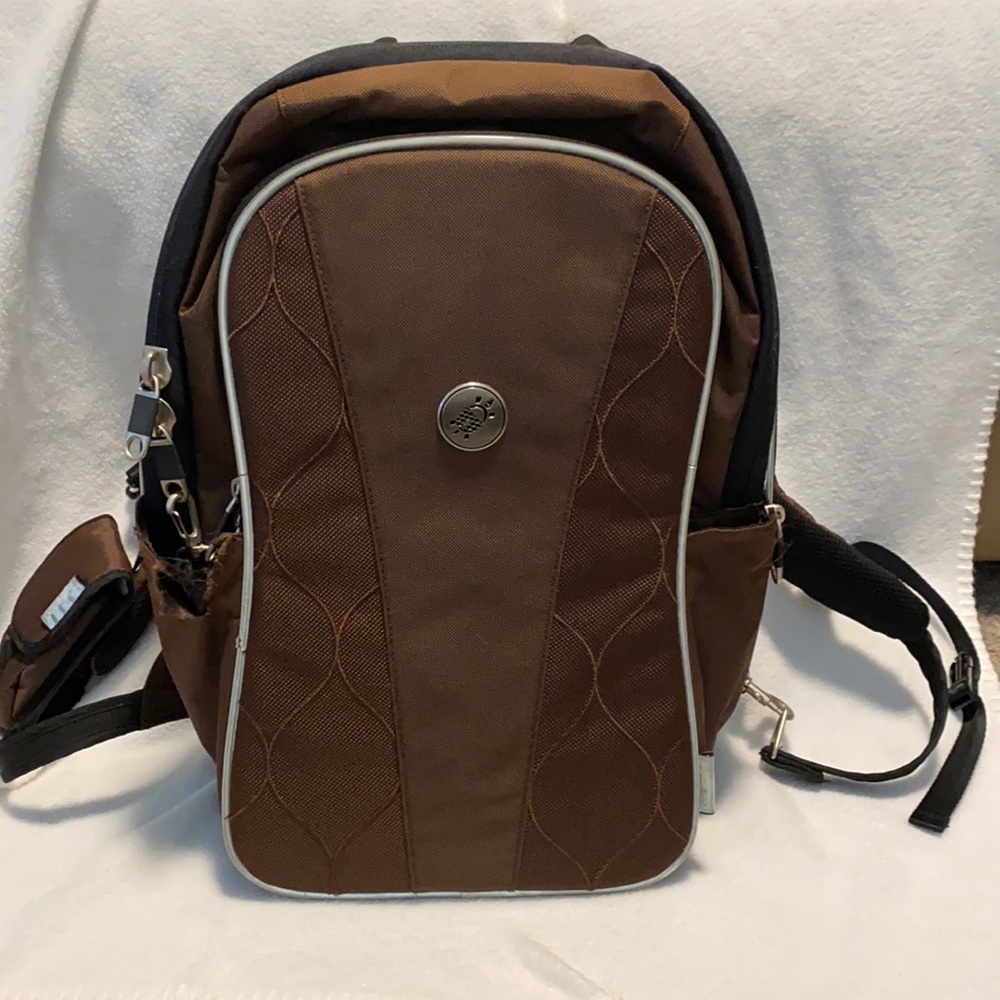 Pacsafe mesh safe B100 backpack